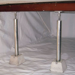 crawl space jack posts installed in an encapsulated crawl space in Kahoka