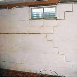 Bowing foundation walls in danger of failure in La Harpe